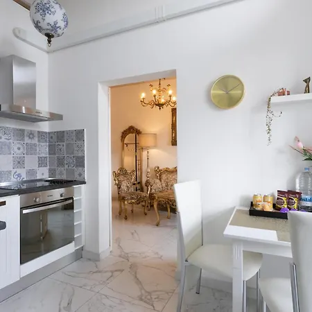 아파트 Valletta Townhouse With A Maltese Balcony