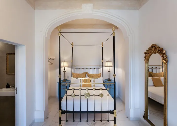 Valletta Townhouse With A Maltese Balcony *