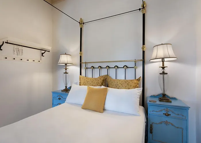 Valletta Townhouse With A Maltese Balcony *