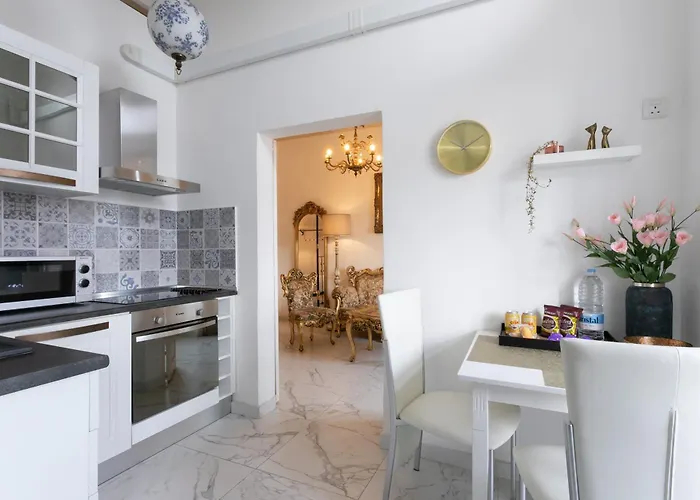 아파트 Valletta Townhouse With A Maltese Balcony