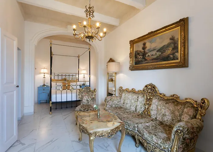 Valletta Townhouse With A Maltese Balcony