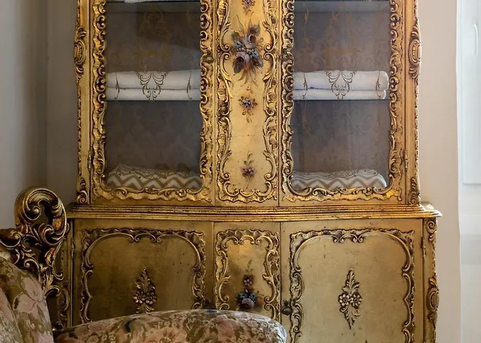 Valletta Townhouse With A Maltese Balcony *