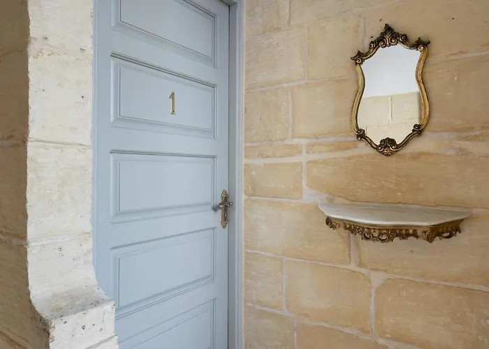 Valletta Townhouse With A Maltese Balcony