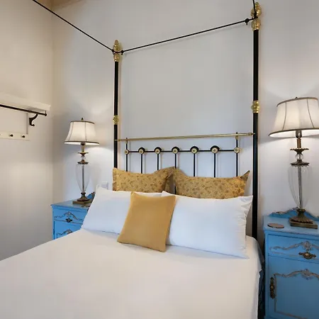 Valletta Townhouse With A Maltese Balcony *