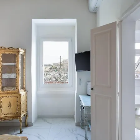 Valletta Townhouse With A Maltese Balcony Apartment