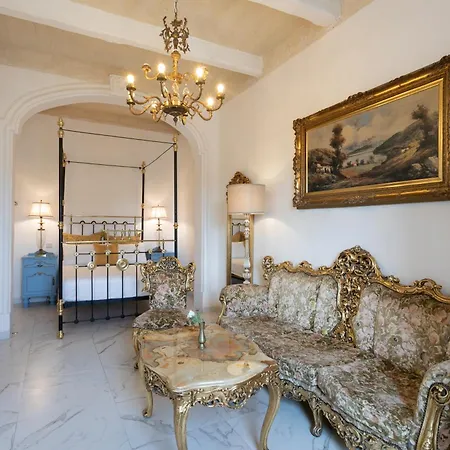 Valletta Townhouse With A Maltese Balcony