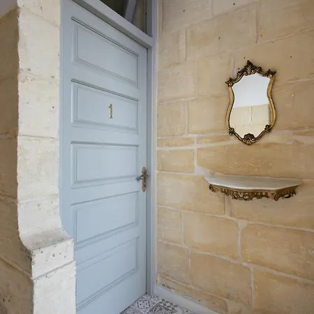 Valletta Townhouse With A Maltese Balcony