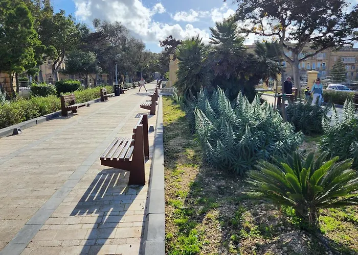 Valletta Townhouse With A Maltese Balcony *